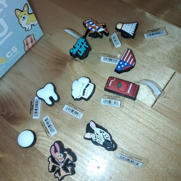 NWB - FUN 10 CROCS JIBBITZ CHARMS - Picture 2 of 5